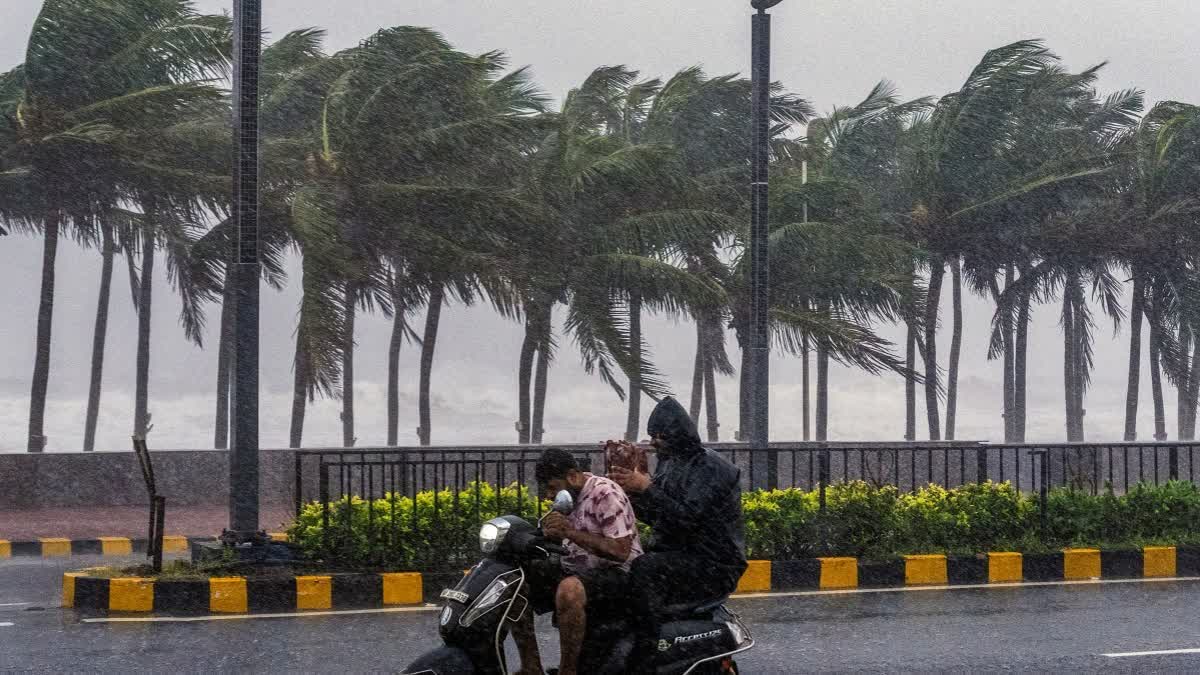 ঘূৰ্ণীবতাহ 'অৰ্ণৱ'ৰ বাবে ওড়িশাত হাই এলাৰ্ট জাৰি, ১ লাখ লোকক নিৰাপদ স্থানলৈ স্থানান্তৰ